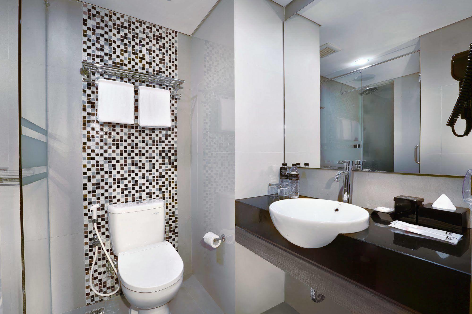 Hotel Neo Malioboro By Aston Yogyakarta Exterior foto